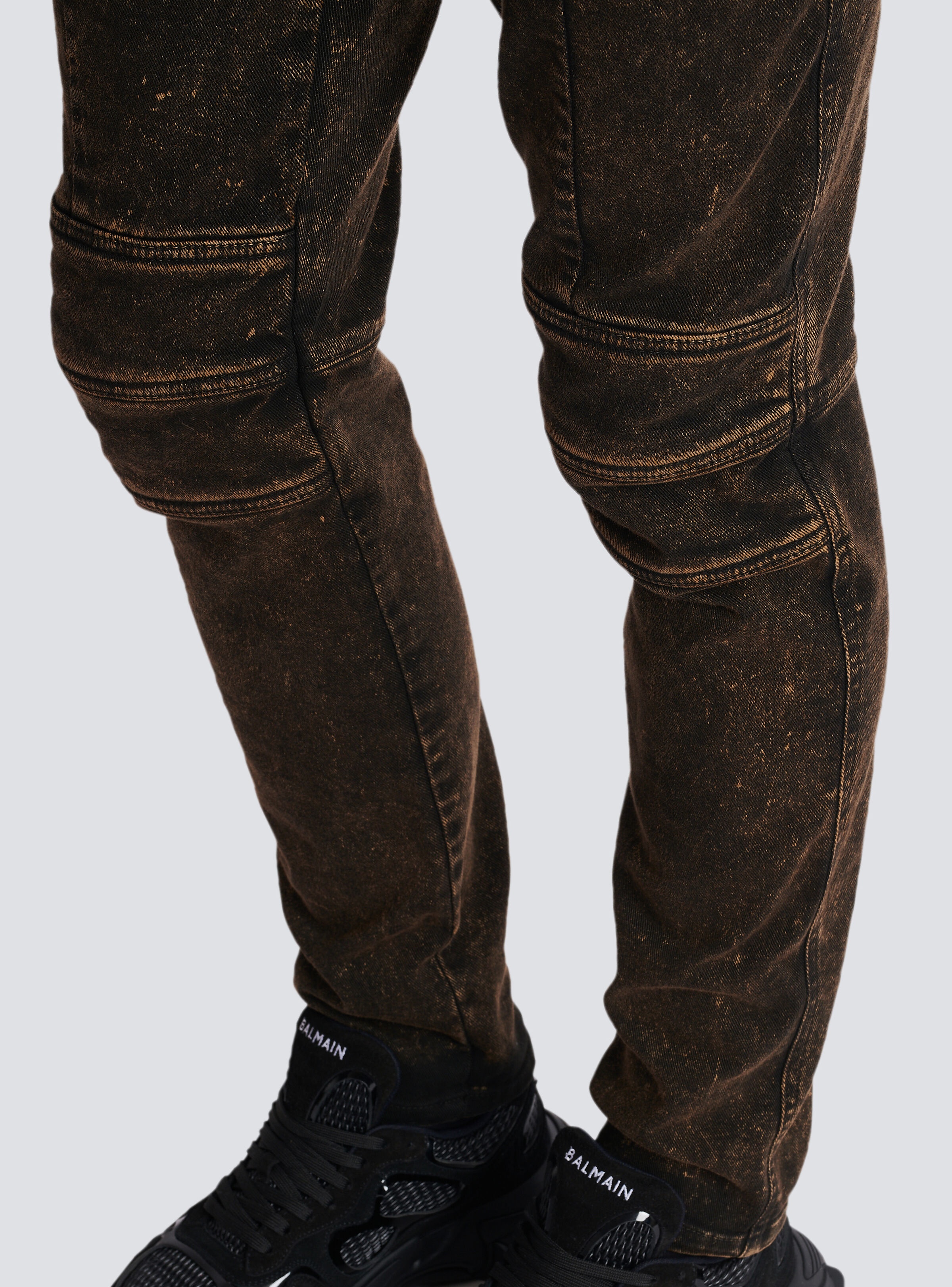 Slim-fit jeans with zipped belt - 8