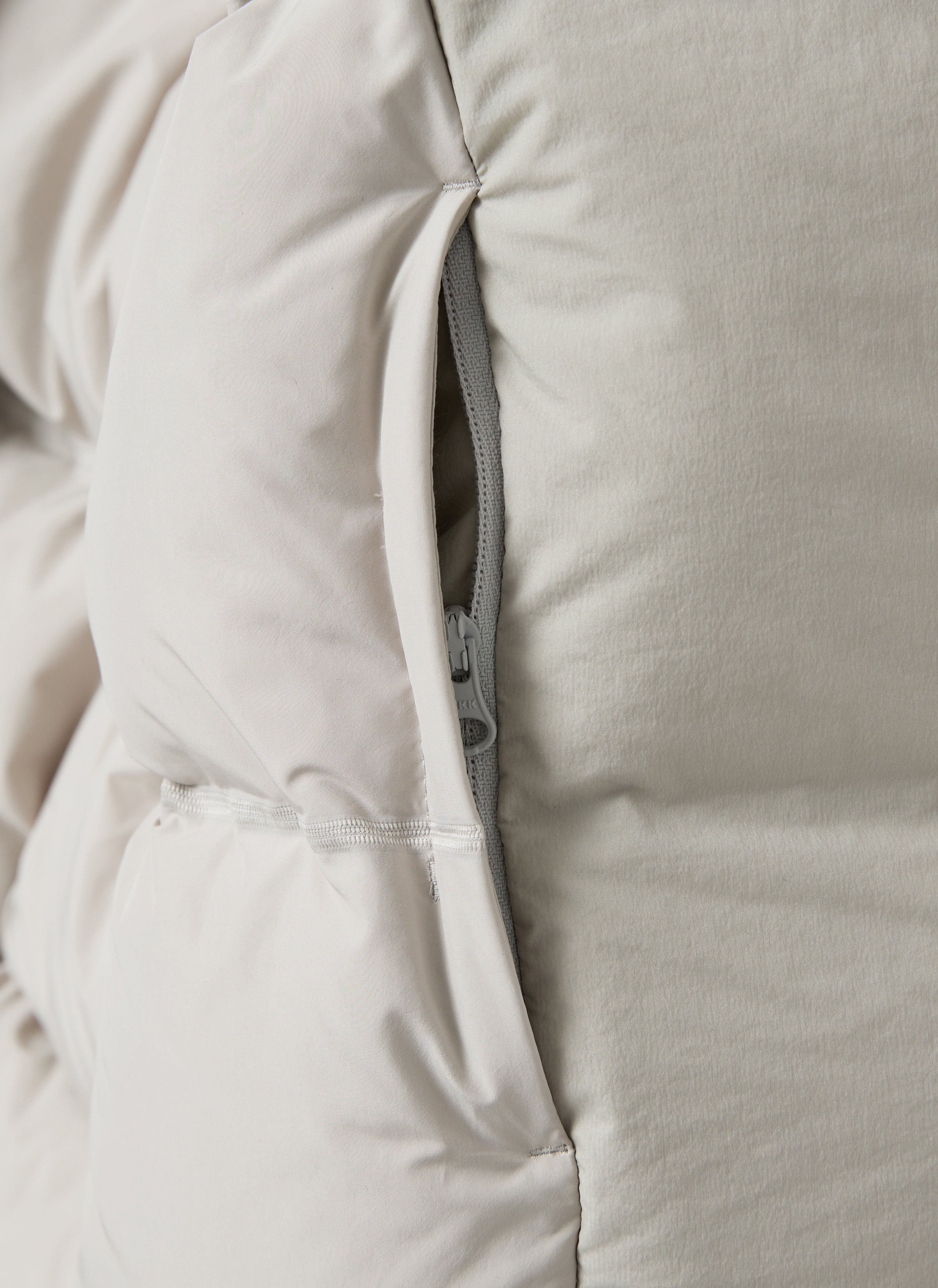 COCOON DOWN
( - 5