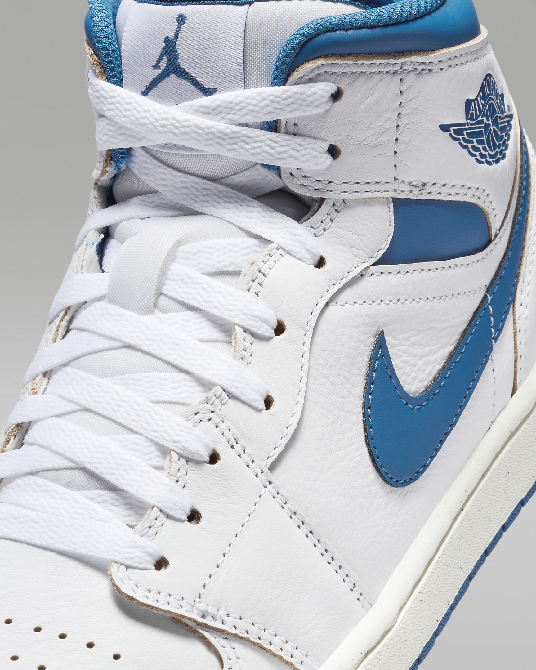 Men's Air Jordan 1 Mid SE Shoes - 7
