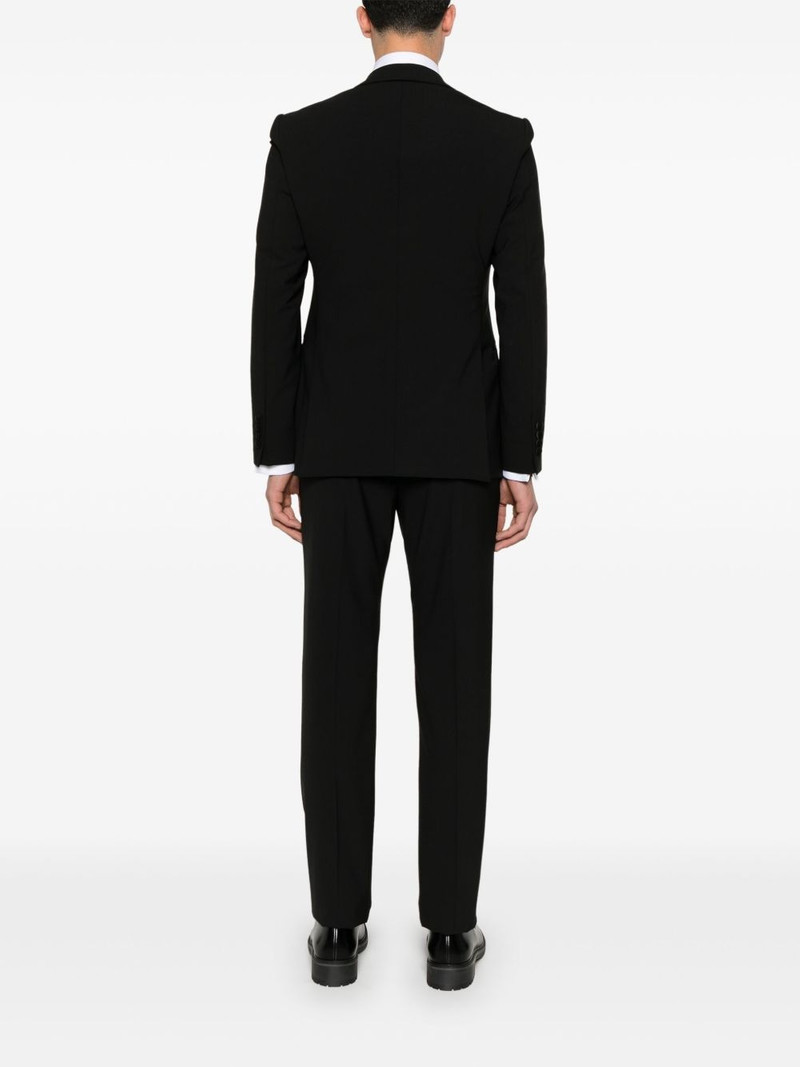 single-breasted suit 3