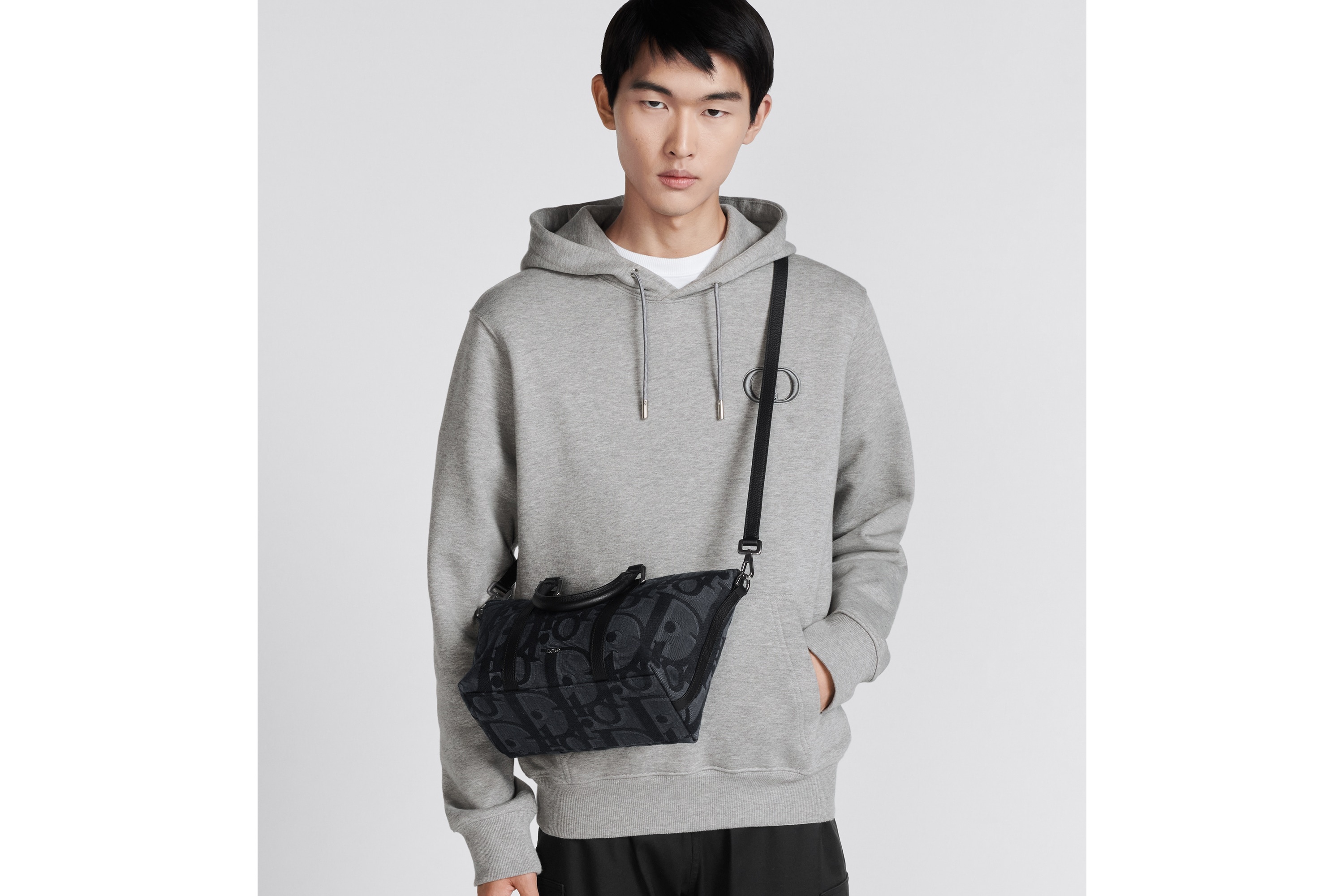 【DIOR】Weekender 25 Oblique ジャガード レザー バッグ Weekender 25 Beige and Black Dior Oblique Jacquard with