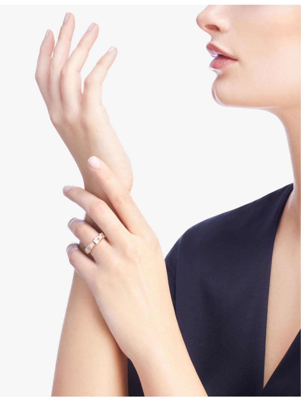 Serpenti Viper 18ct rose-gold, 0.34ct brilliant-cut diamond and mother of pearl ring - 3