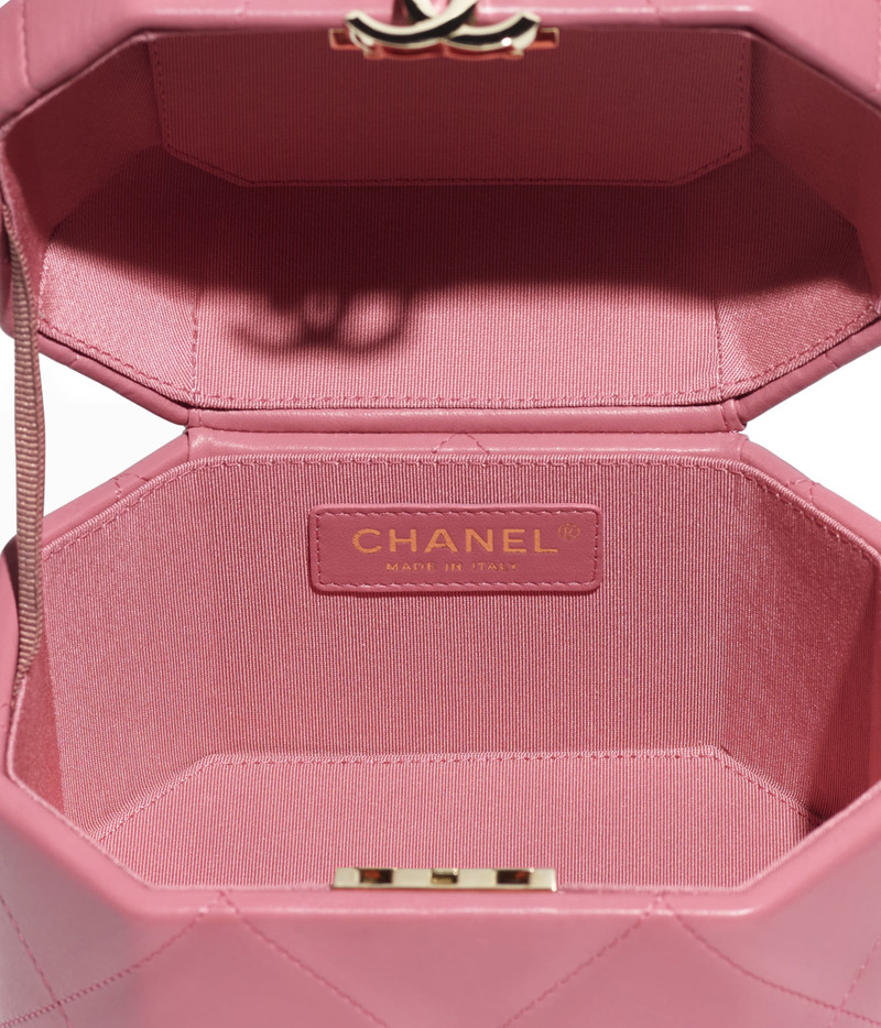 CHANEL Small Vanity Case outlook