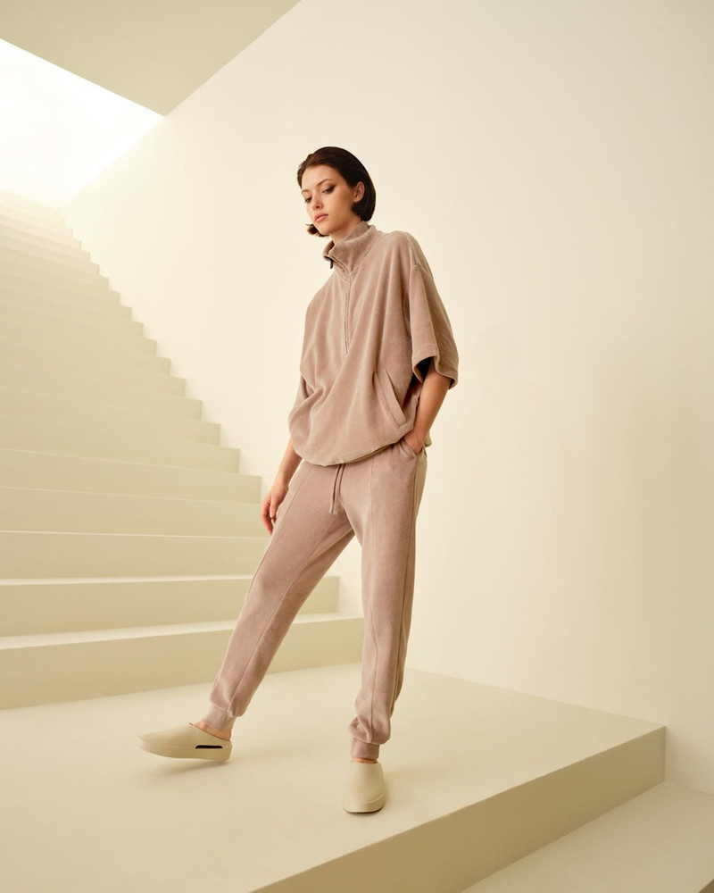 ESSENTIALS VELOUR PANT outlook