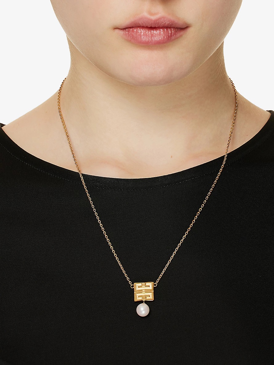 Logo-engraved pearl-embellished brass pendant necklace - 2