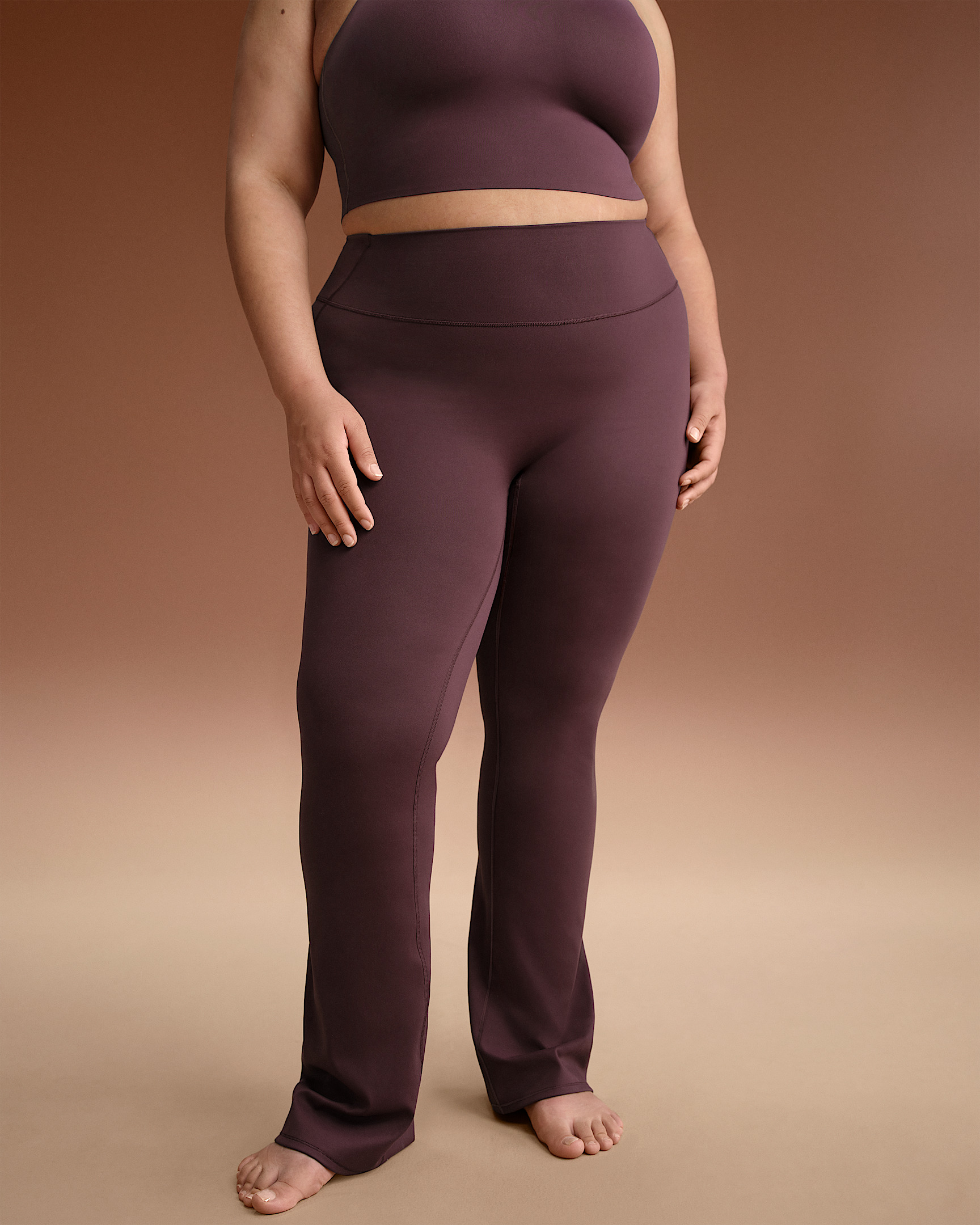 NikeSKIMS Matte Women's High-Waisted Slim Flared Leggings - 7