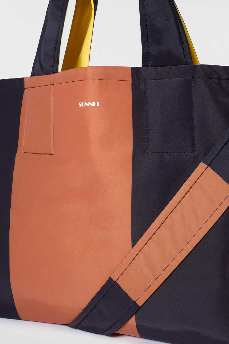 EVERYDAY REVERSIBLE BAG / tan brown & black stripes 7