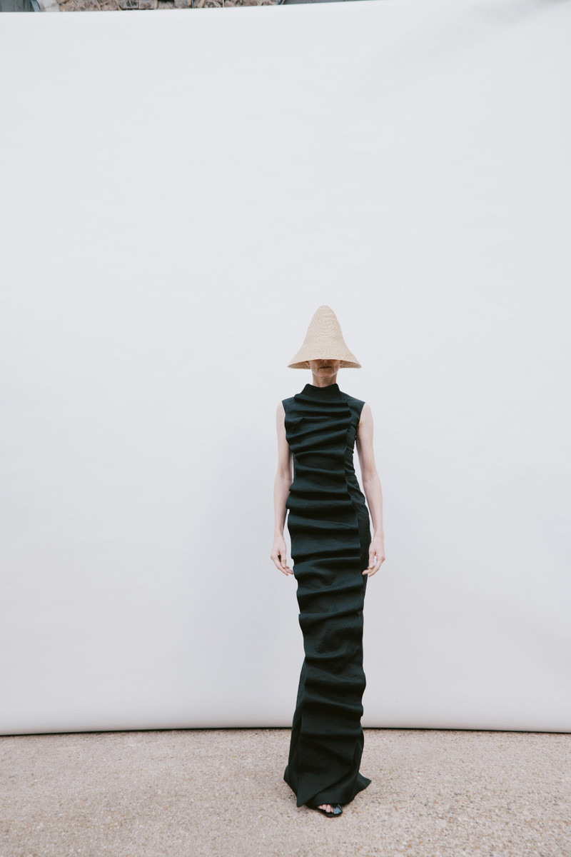 BIB-FRONT MAXI DRESS BLACK 1