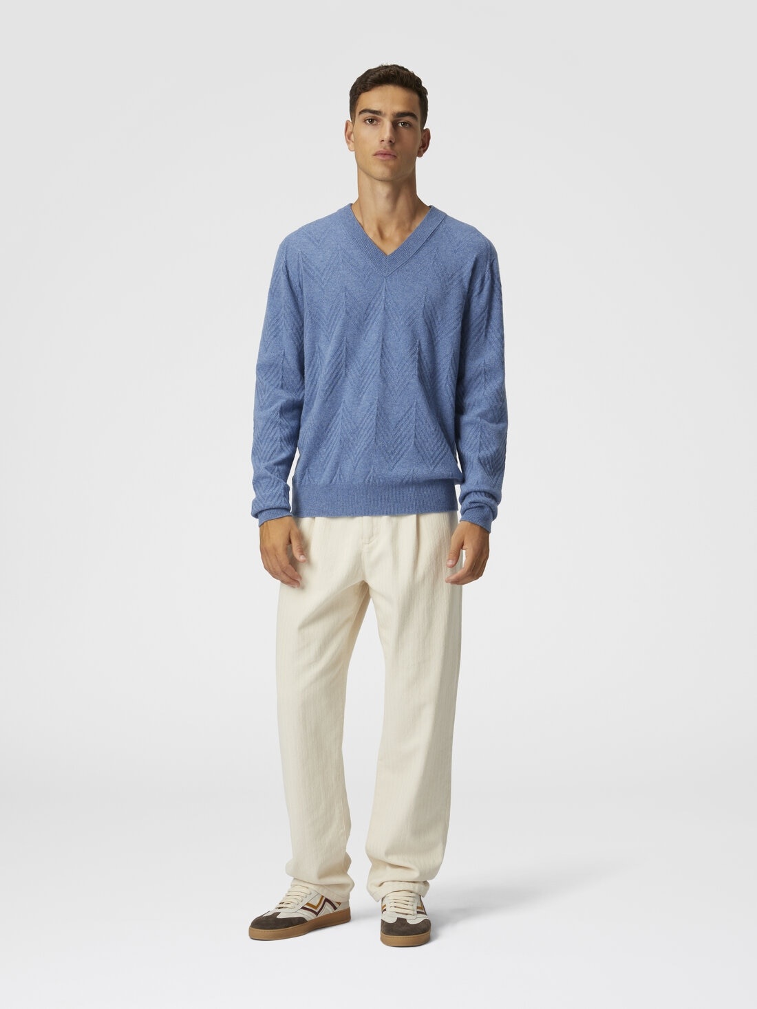 Tonal cashmere V-neck and zigzag pullover - 2