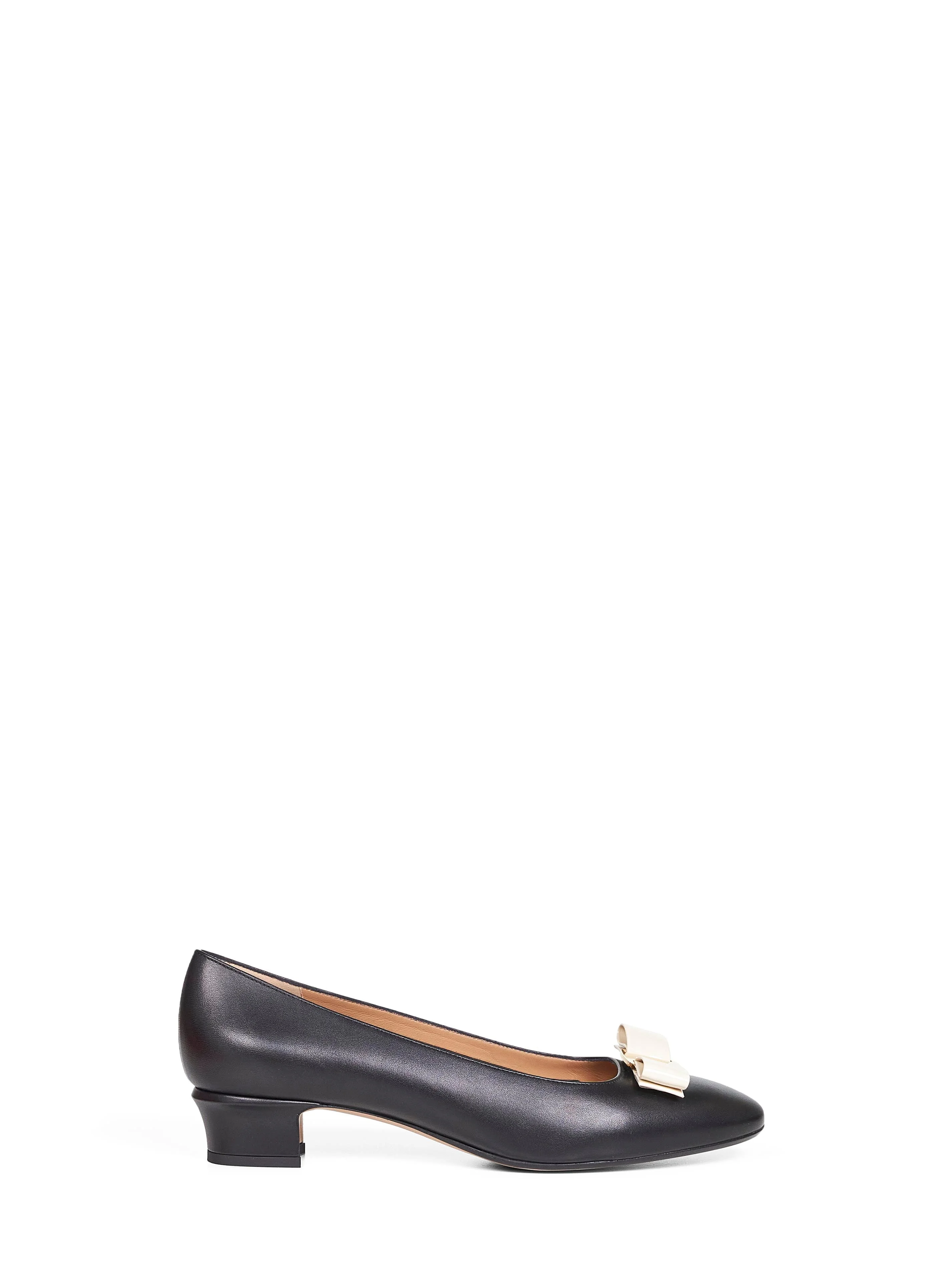 Black and mascarpone leather Vara bow pumps - 1