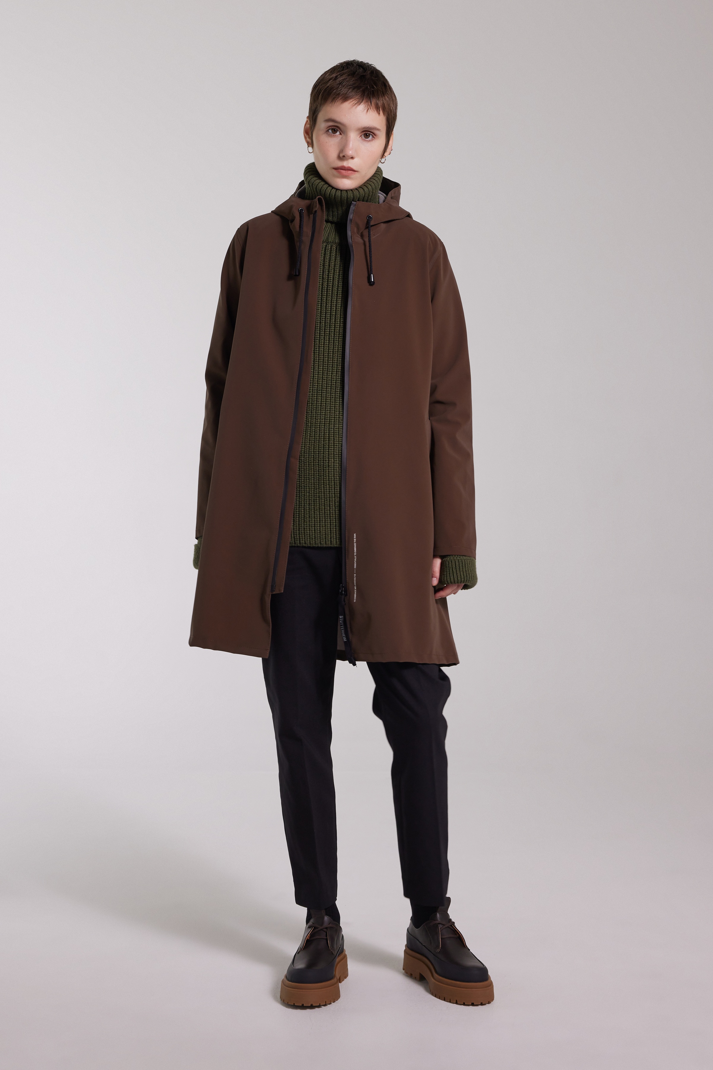 Mosebacke Lightweight Matte Zip Raincoat Dark Brown - 1