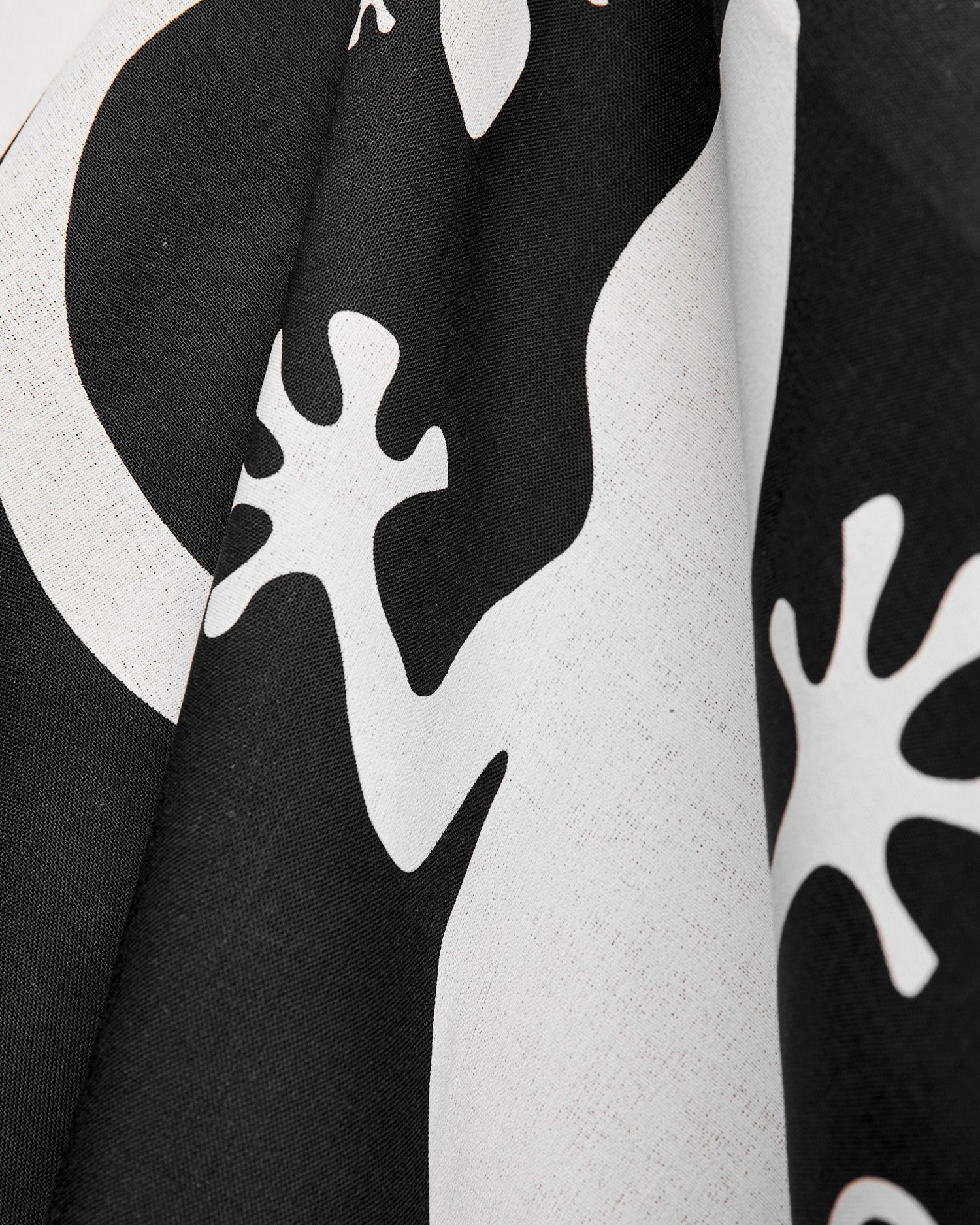 Engineered Garments｜ (Printed Bandana B - Khaki - Gecko Gecko Print Bandana | Engineered Garments | Nepenthes London