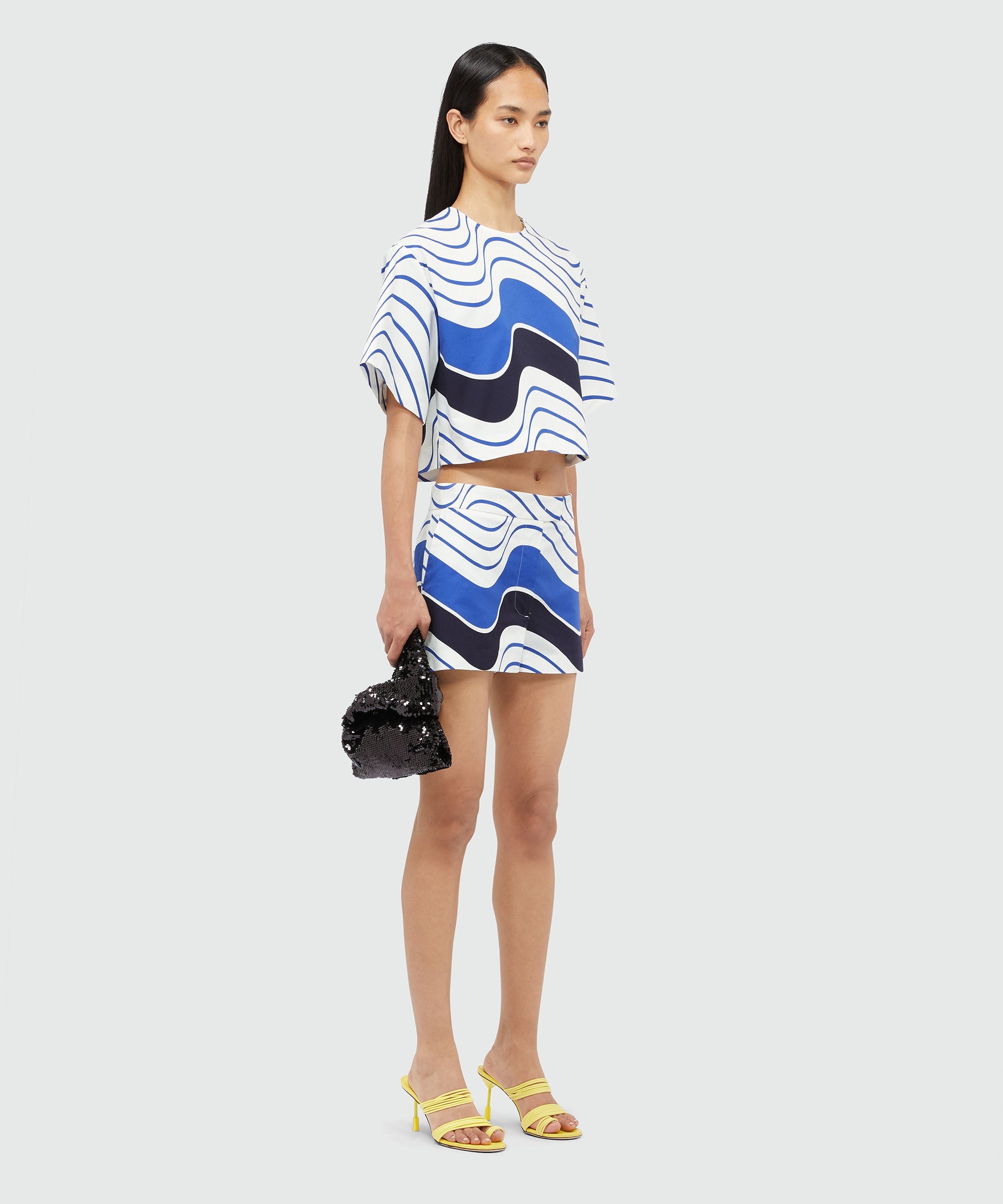 Shorts with "Waves" motif - 4