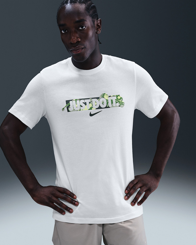 Nike Men's T-Shirt 1