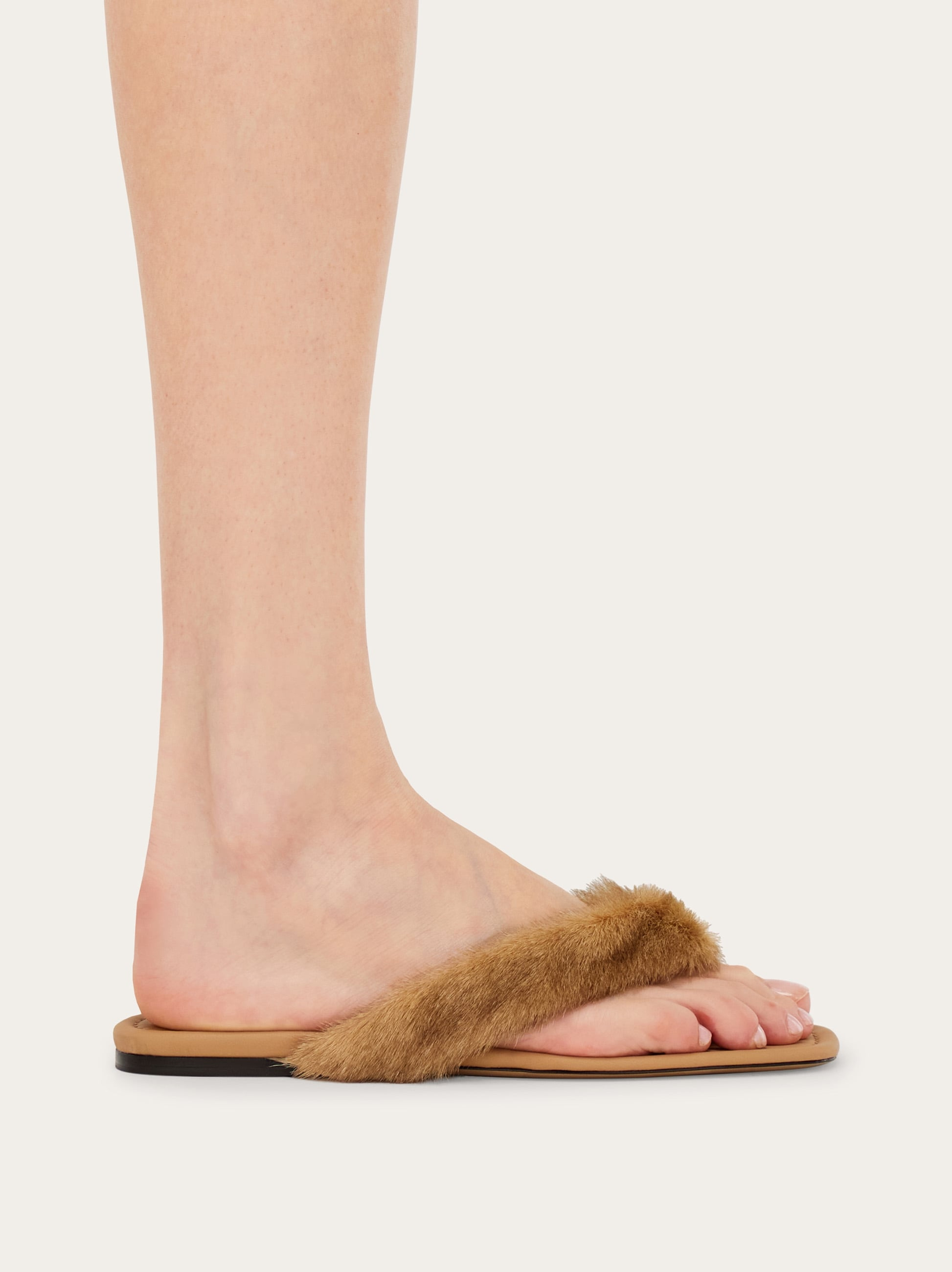 Thong sandal with fur detail - 4