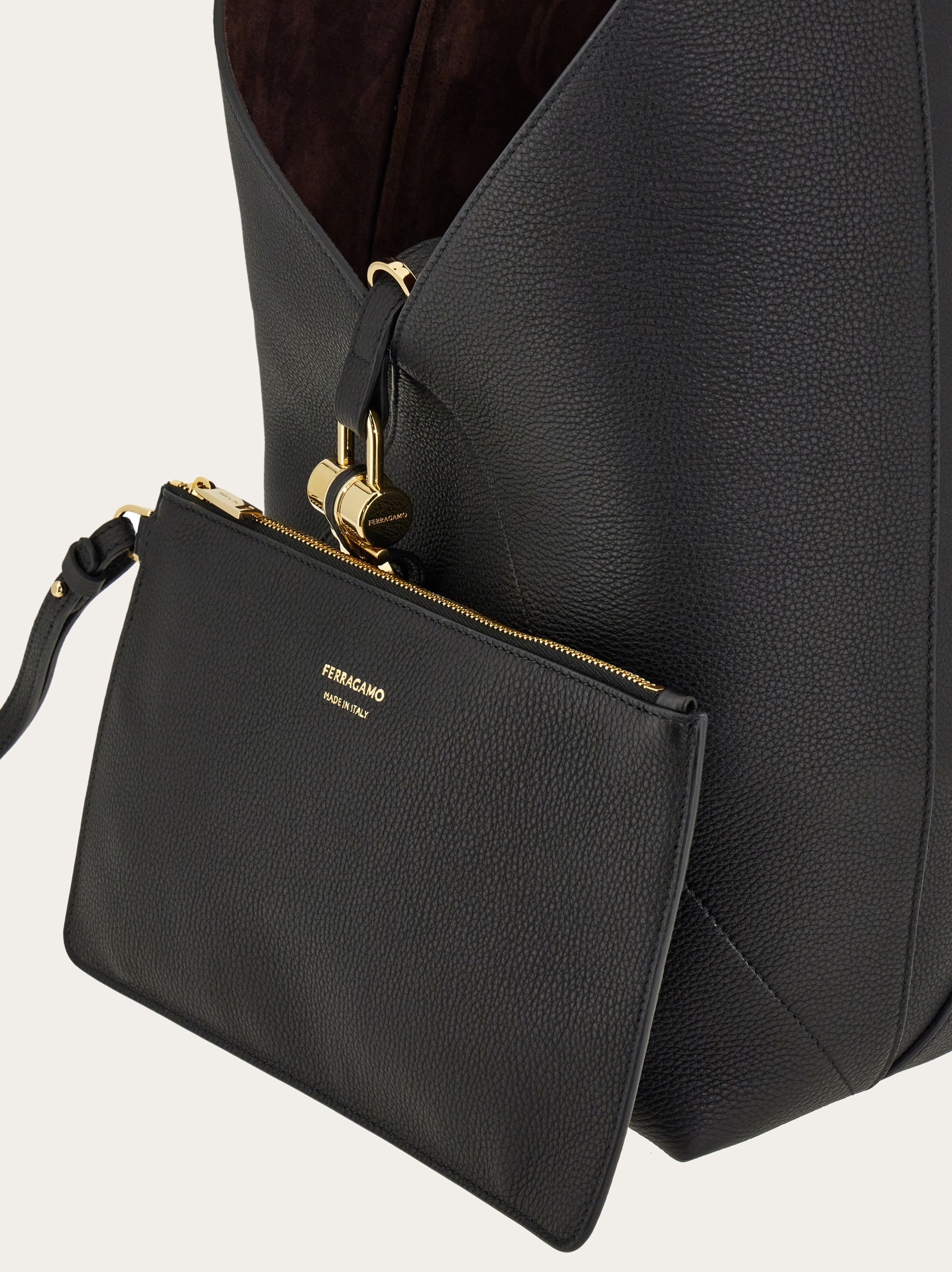 V-shaped hobo bag (M) - 8