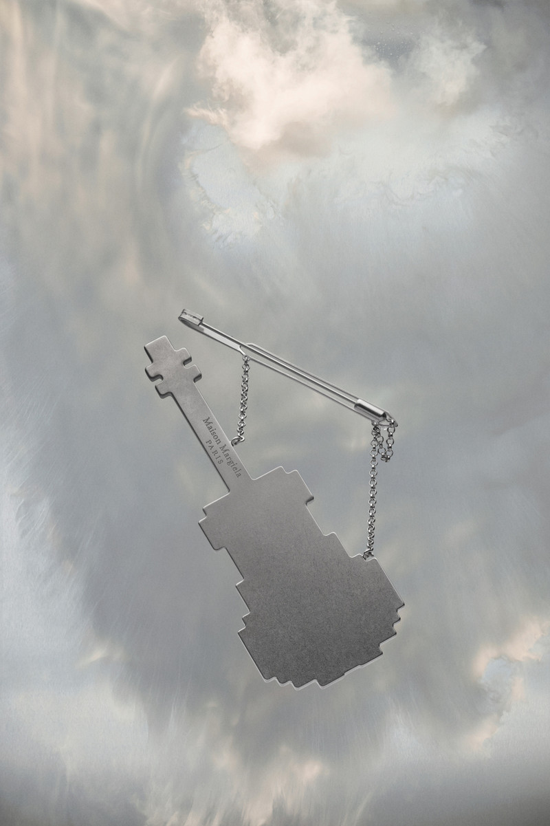 Maison Margiela Guitar rhinestone brooch outlook