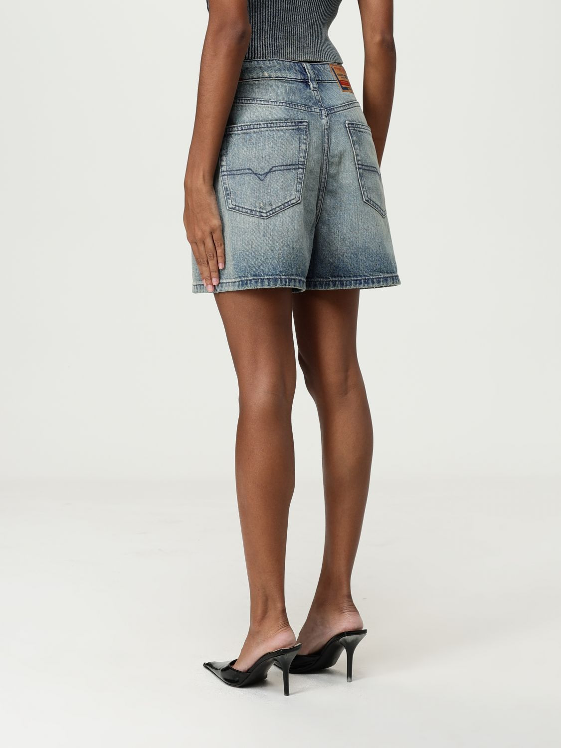 Short woman Diesel - 3