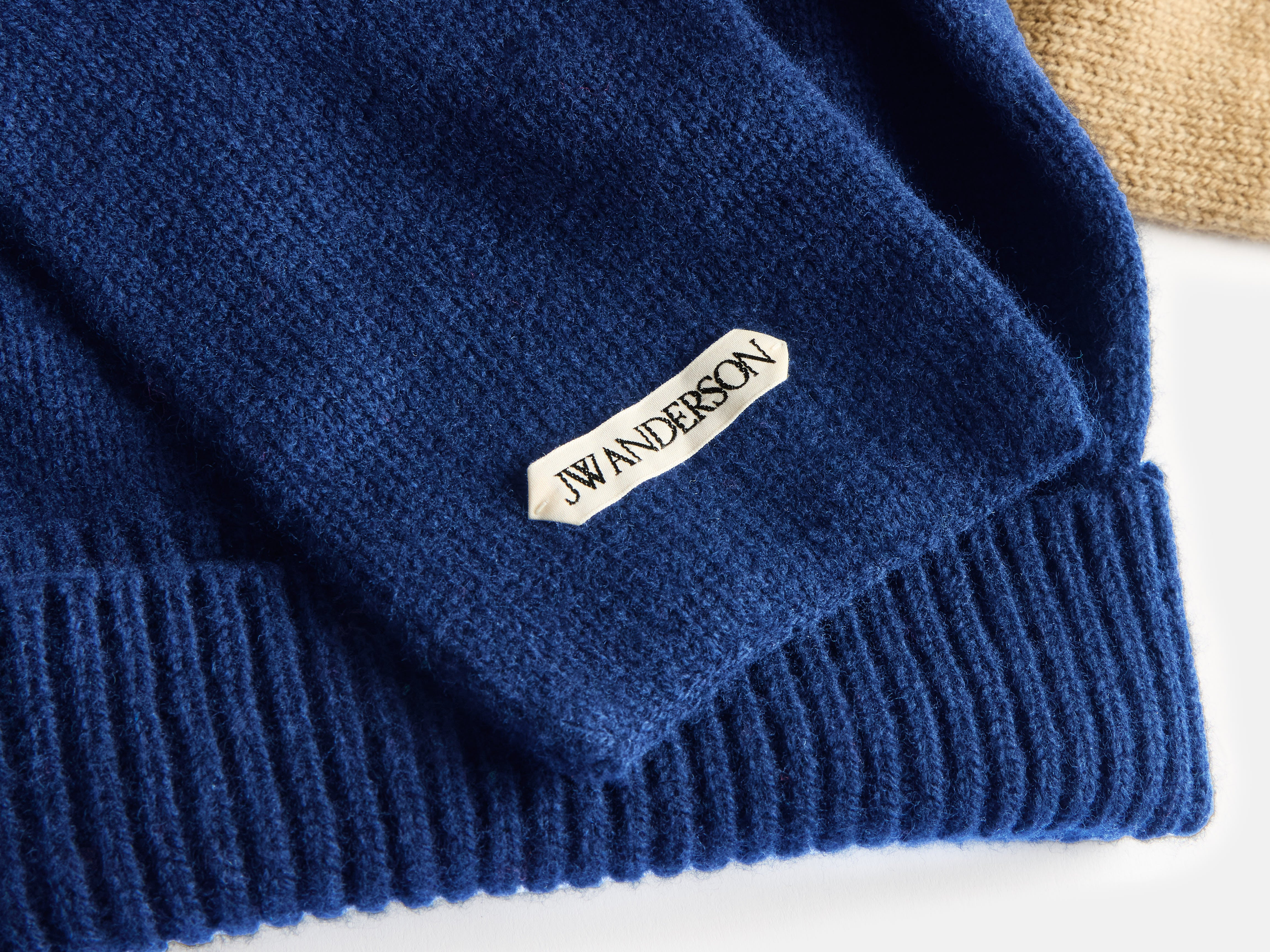 KNOTTED BEANIE HAT IN NAVY - 7