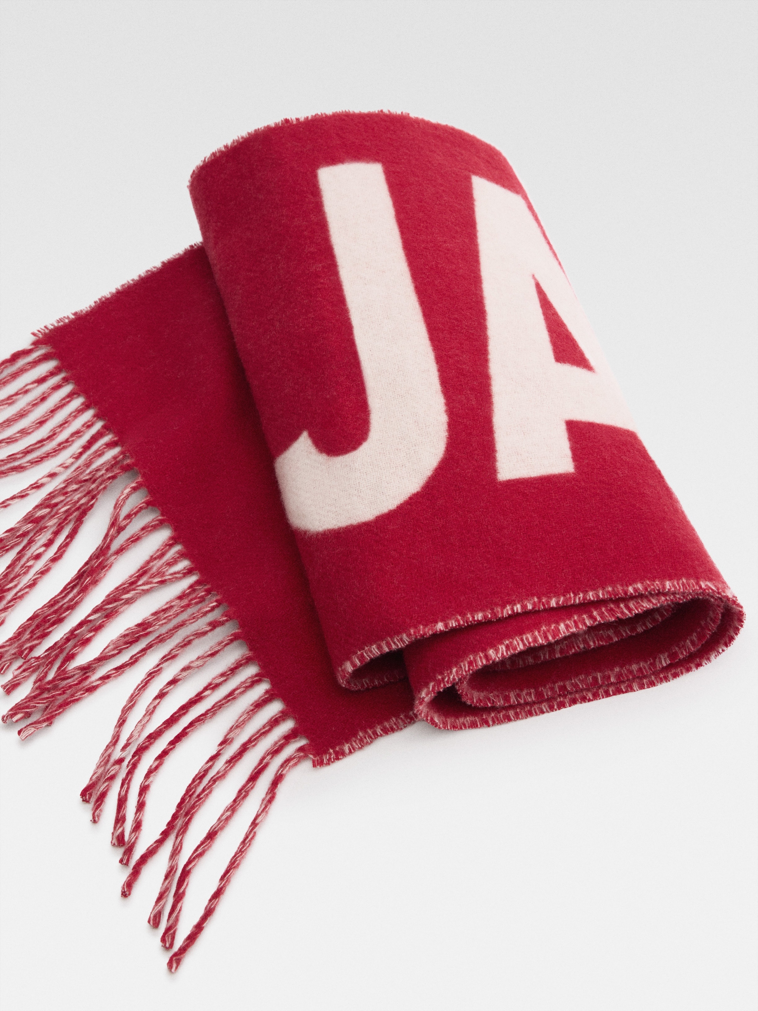 The Jacquemus scarf - 2