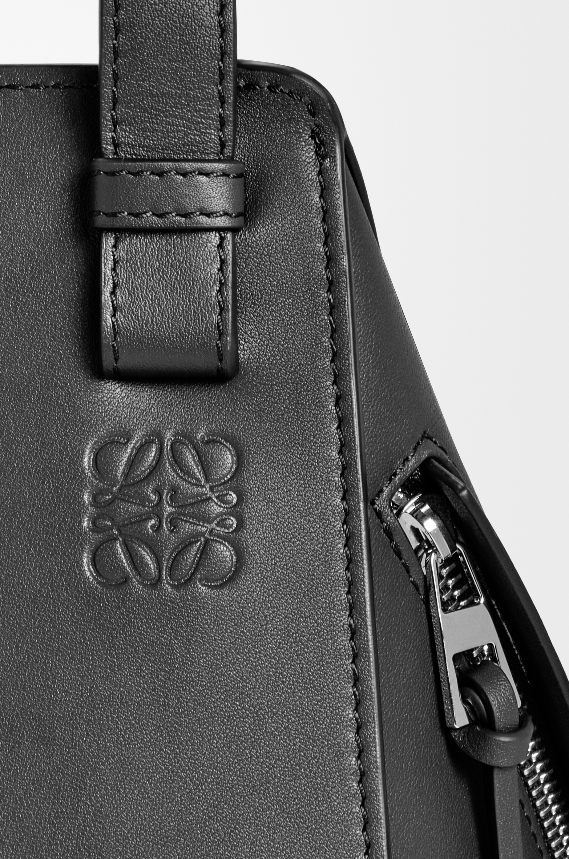 Compact Hammock bag in classic calfskin - 9