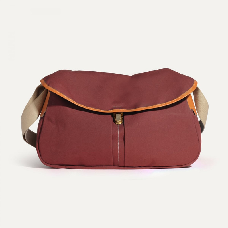 LÉON MESSENGER BAG - CARDINAL RED 1