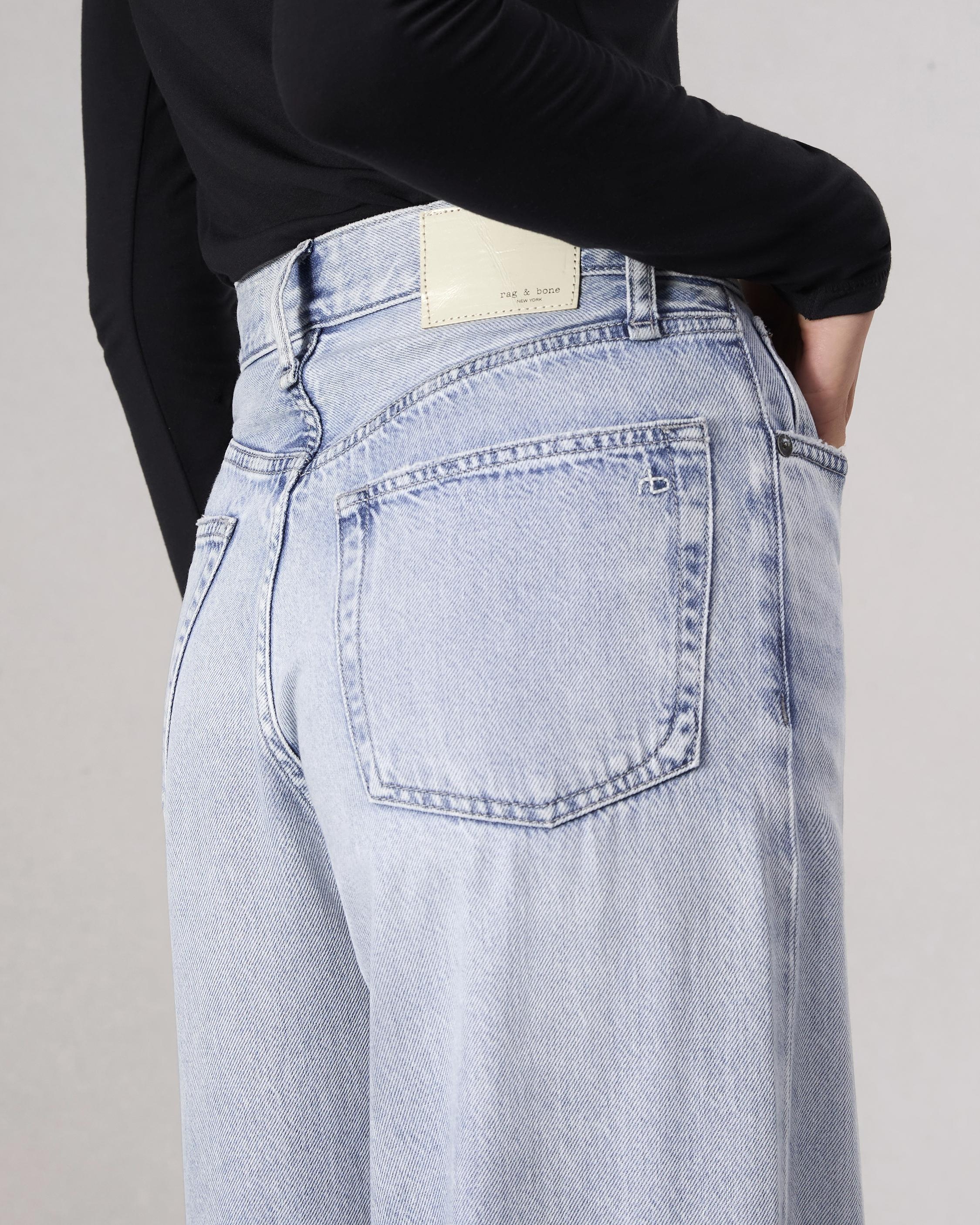 Featherweight Sofie Wide-Leg - Kierra
High-Rise Featherweight Jean - 6
