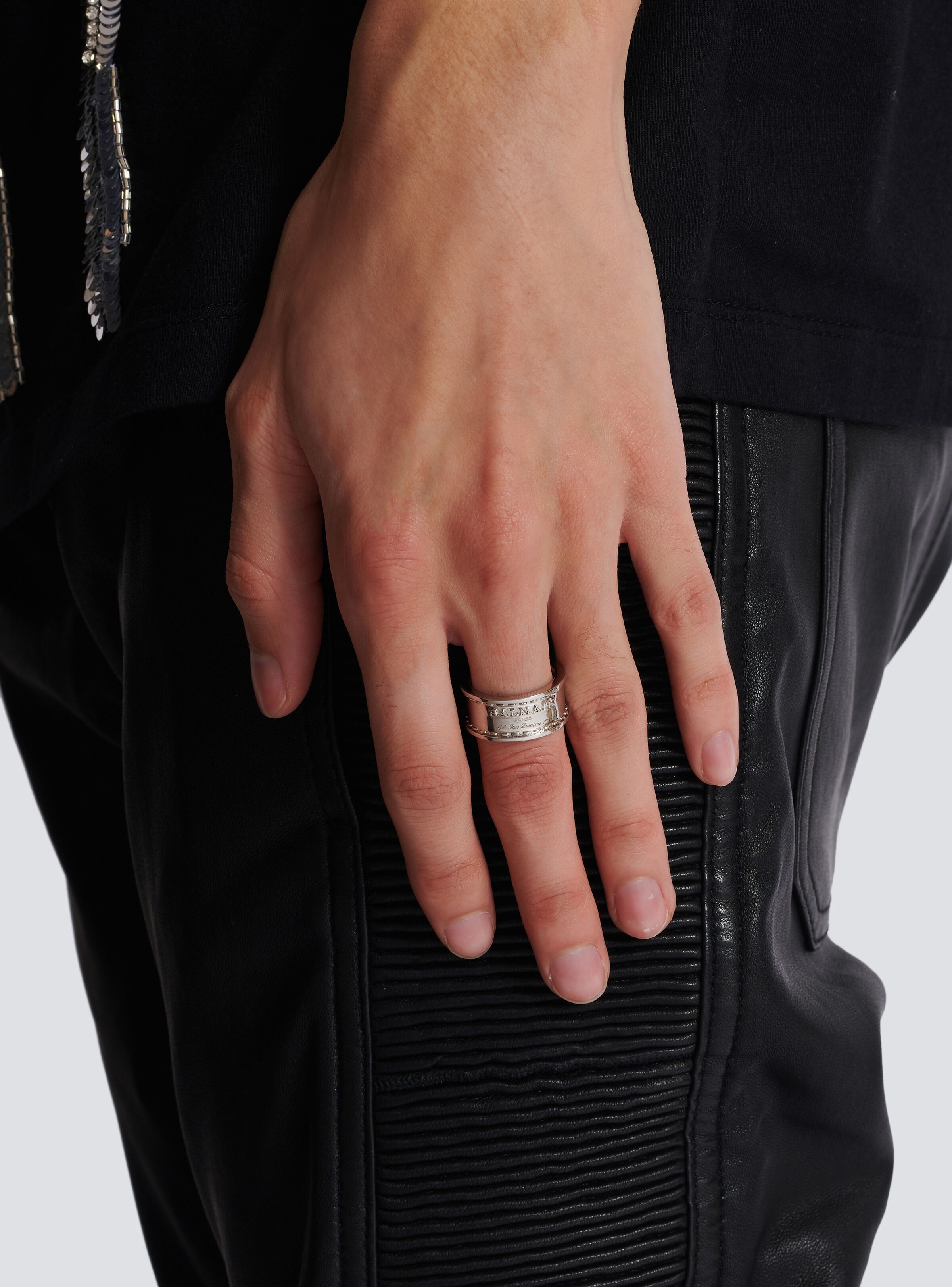 Signature Tubular brass ring - 5