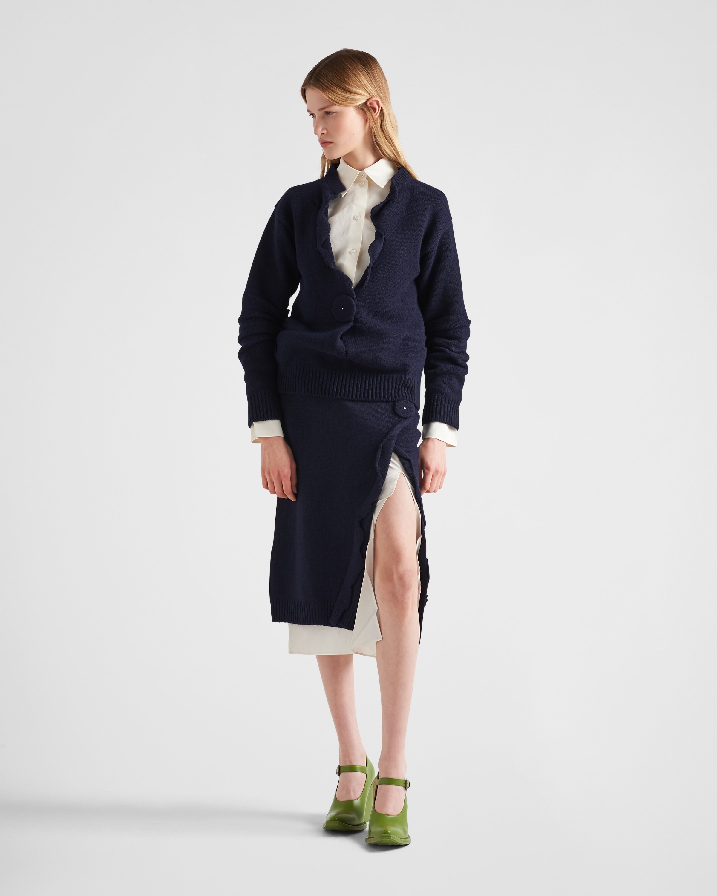 Wool and cashmere V-neck sweater - 2
