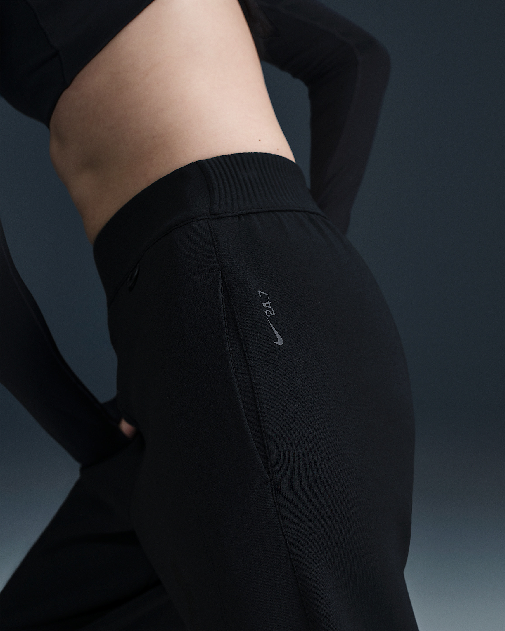 Nike 24.7 ImpossiblySoft Women's Dri-FIT Mid-Rise Joggers - 6
