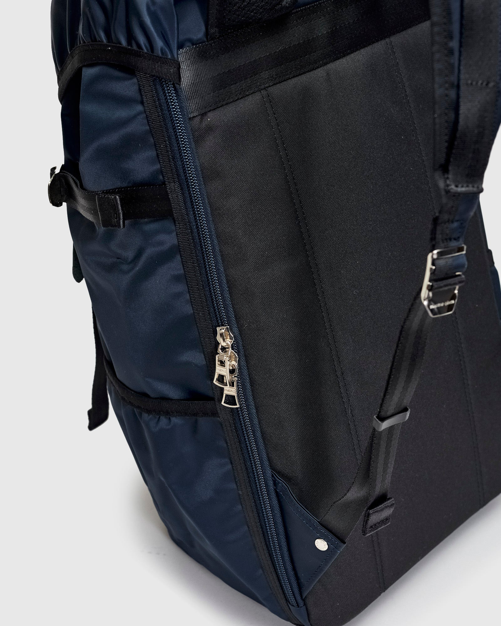 Lightning V2 Backpack in Navy - 10