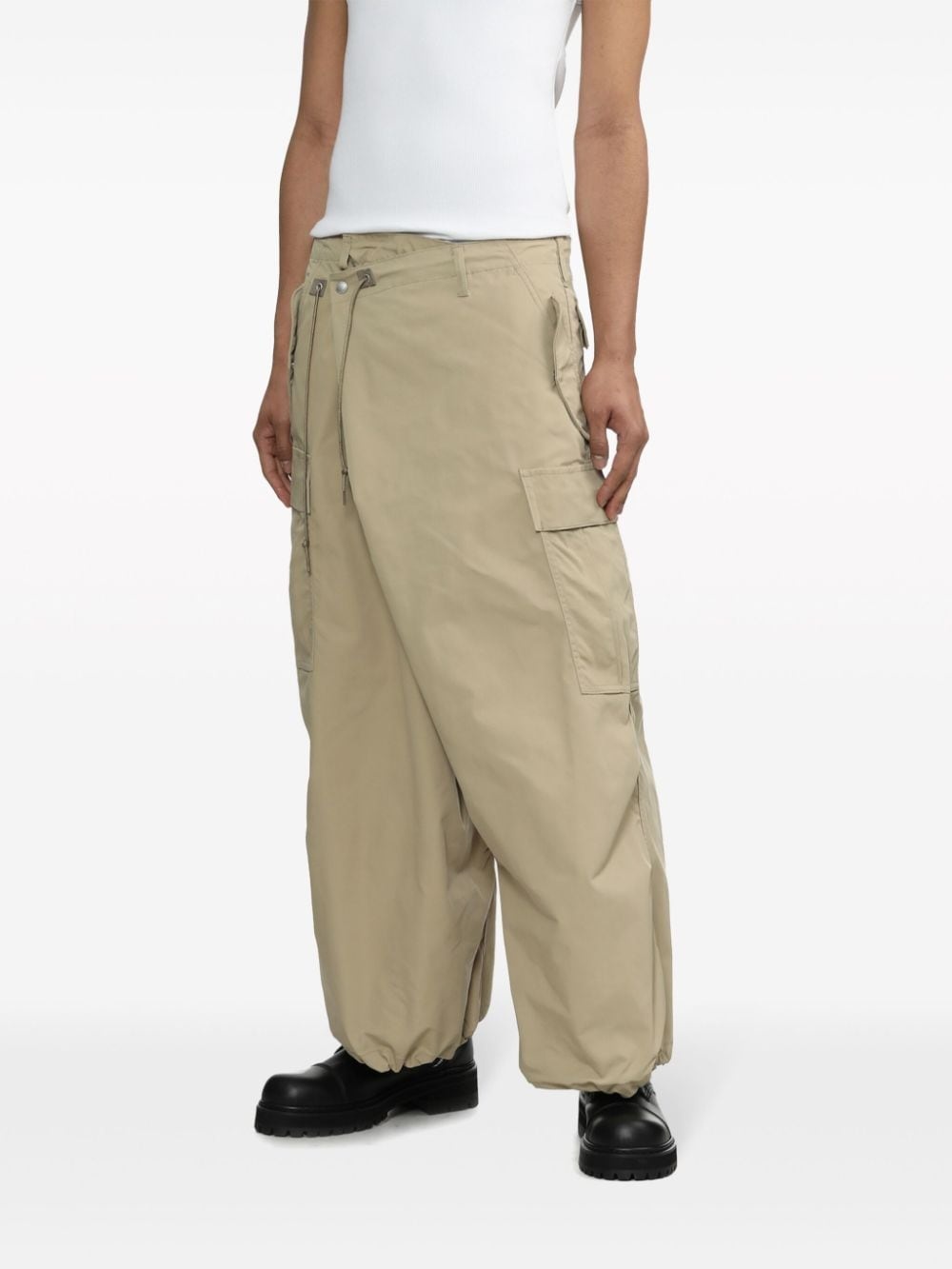 asymmetric wide-leg cargo trousers - 3