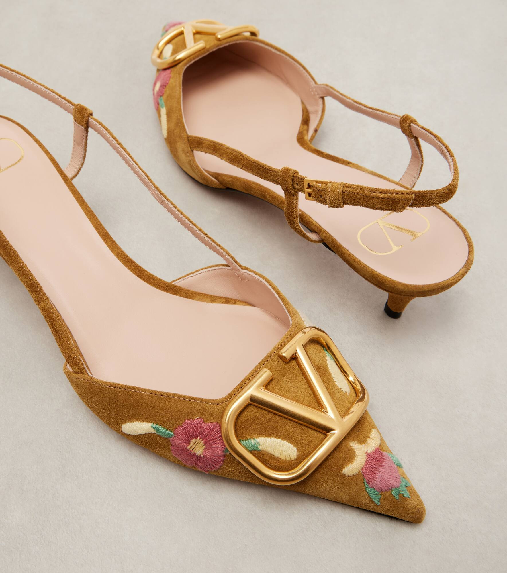 VLogo 40 embroidered suede slingback pumps - 5