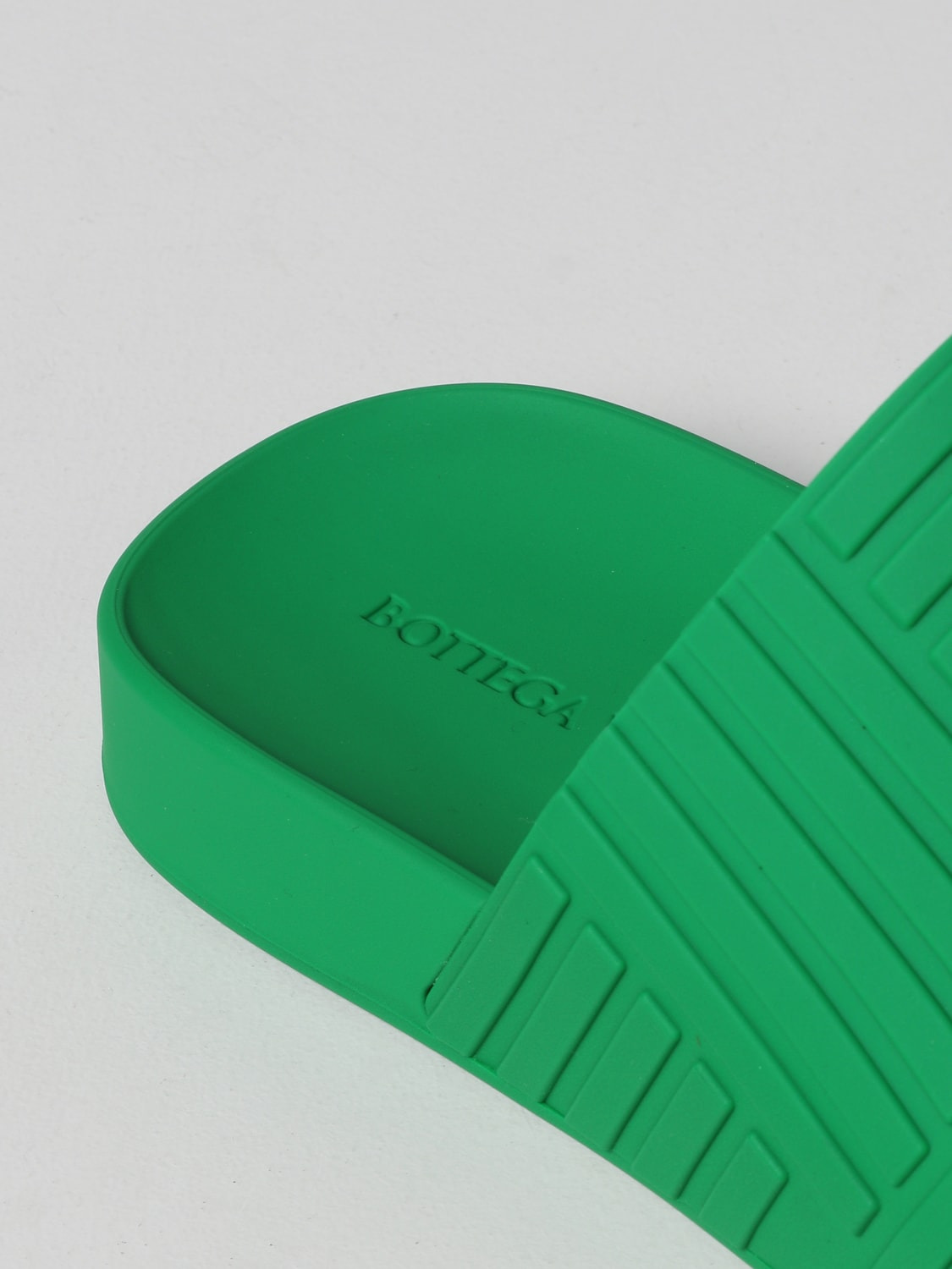Bottega Veneta rubber mules - 4