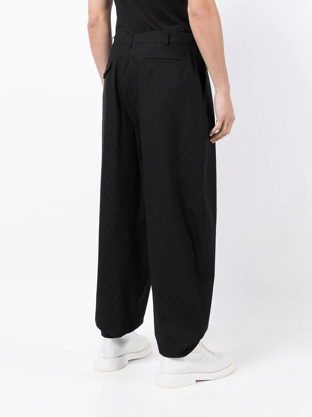 geometric-pattern pleated trousers - 4