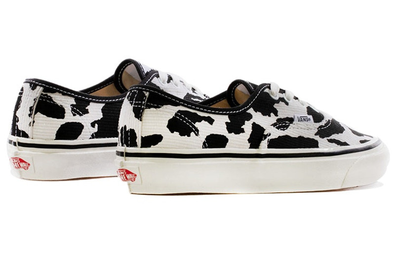 Vans Vans Unisex Authentic 44 DX Sneakers Black/White VN0A54F29GP outlook