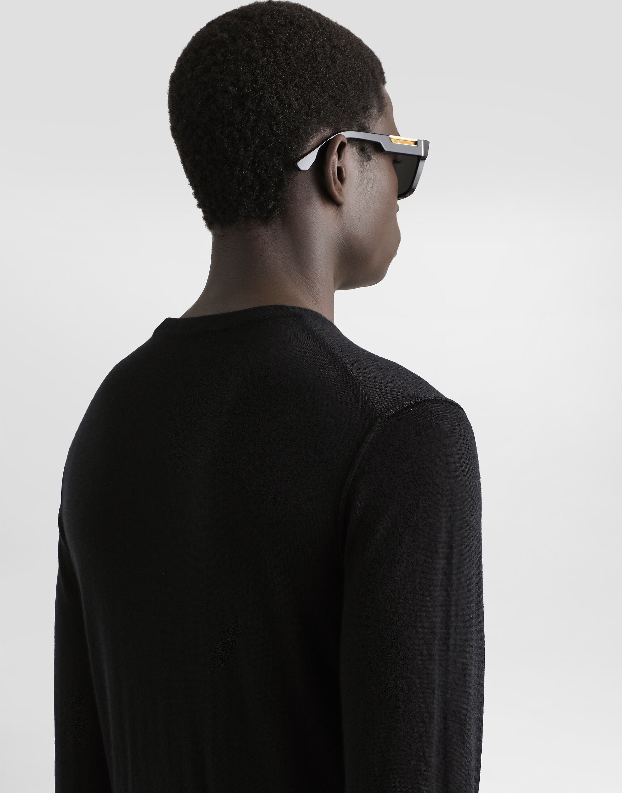 Round-neck cashmere sweater with bejeweled detailing - 5
