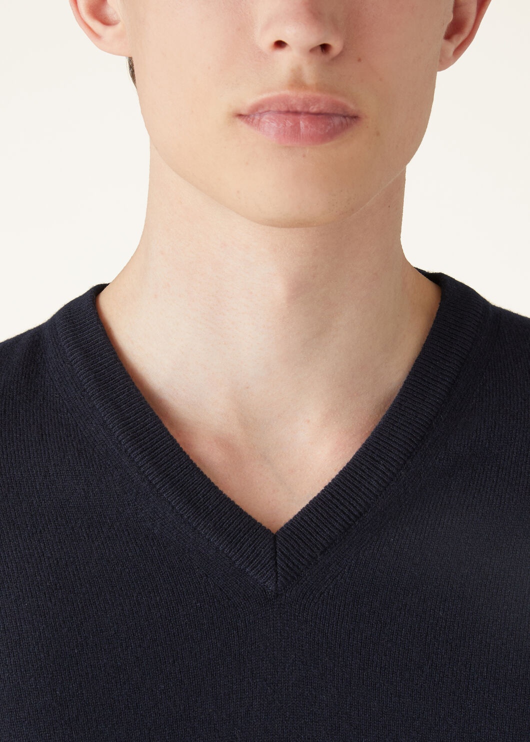Classic V-Neck - 3