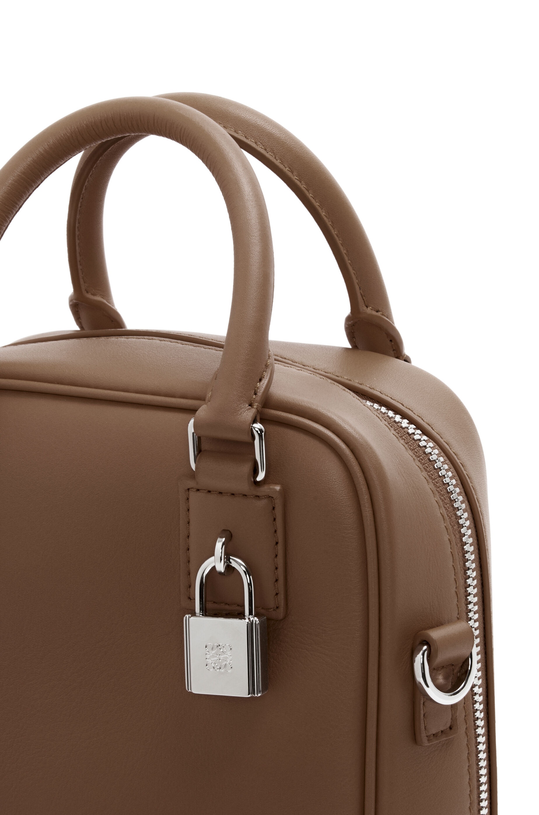 Loewe Amazona 15 in nappa calfskin | REVERSIBLE