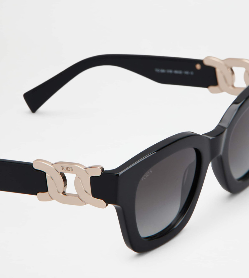 SQUARED SUNGLASSES - BLACK 4