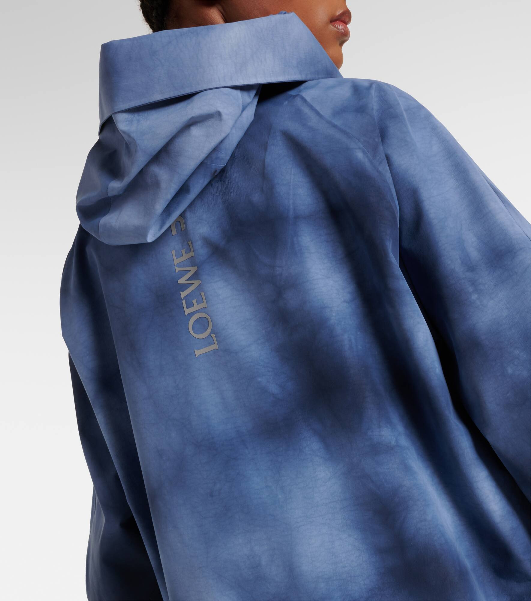 x On technical jacket - 5