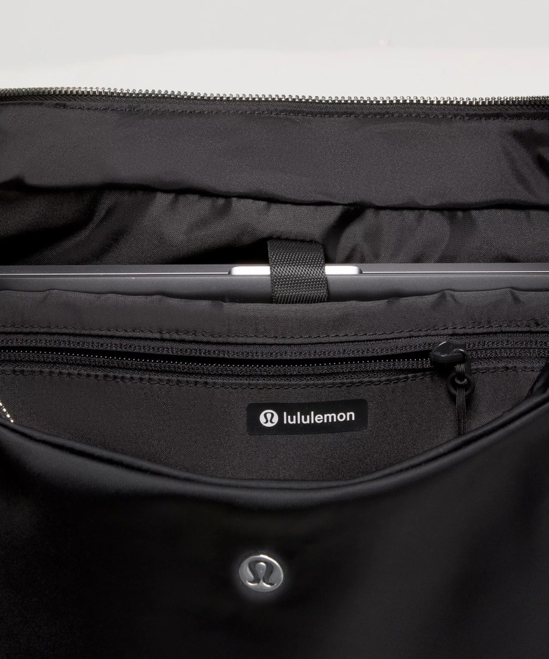 City Essentials Oversized Shoulder Bag 18L 5