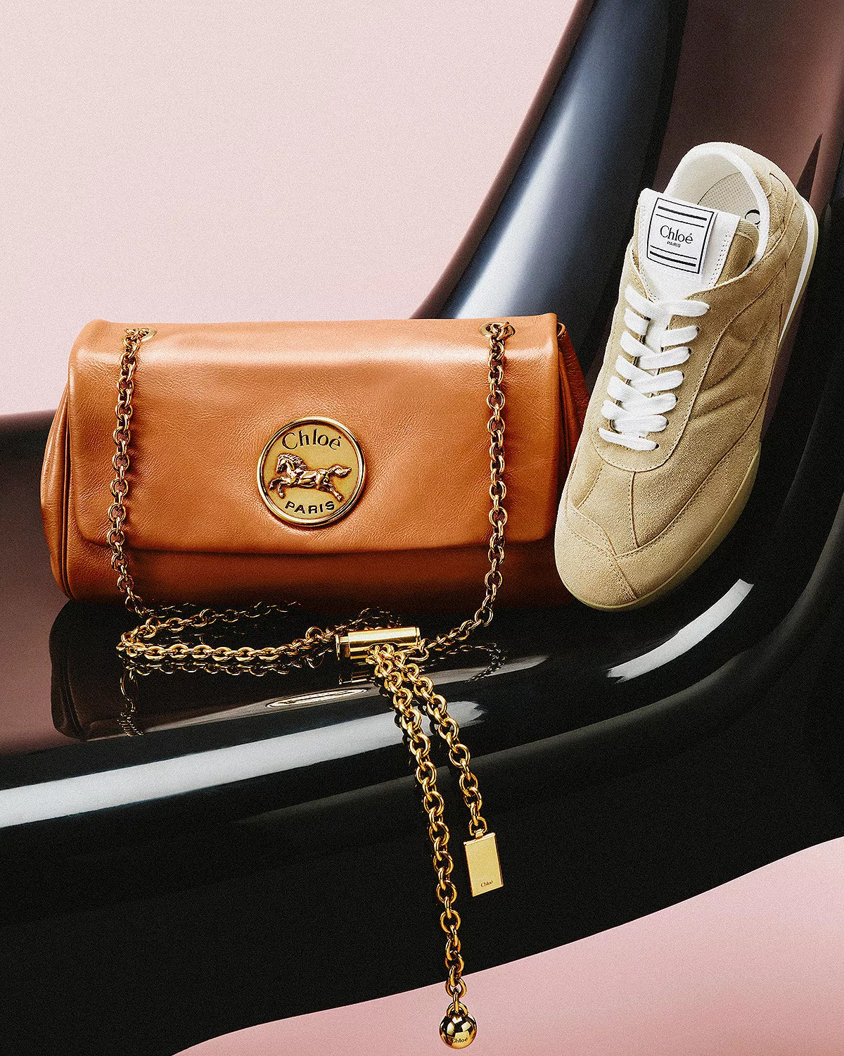 Women's Kick Sneakers - 9