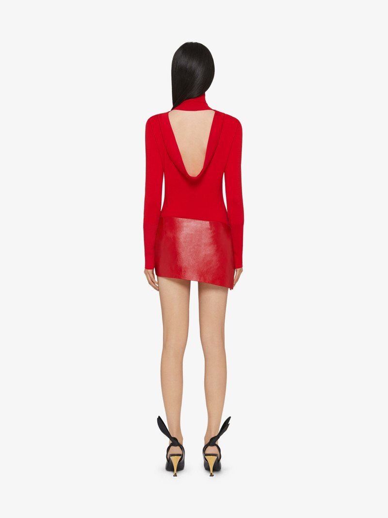 SLIM FIT SWEATER IN WOOL 와 DRAPED 오픈 백 4