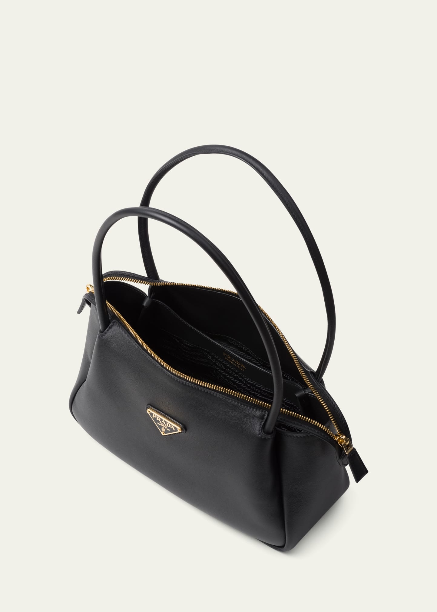 PRADA 上品 Doux ミディアム レザー ショルダーバッグ Prada Medium Zip Grain Leather Shoulder Bag