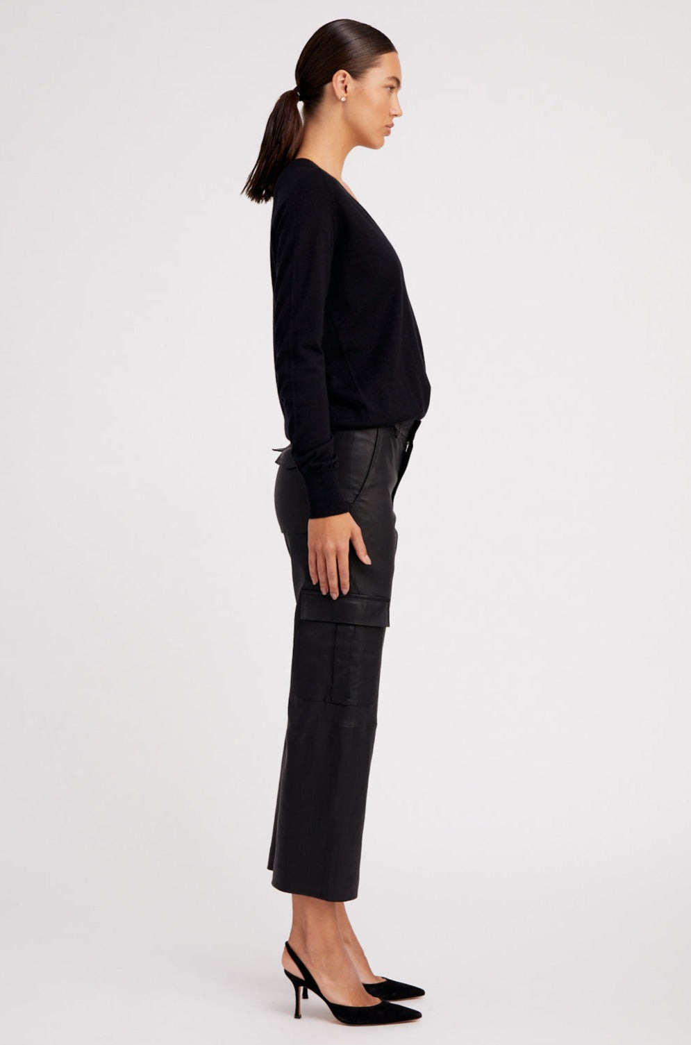BLACK CASHMERE V-NECK SWEATER - 7