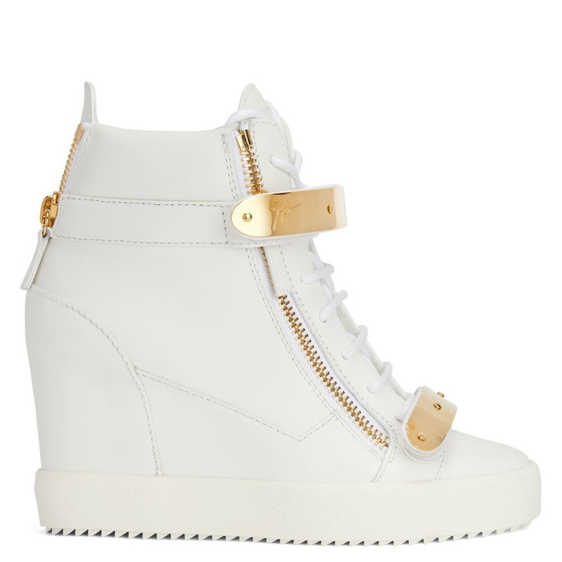 Coby Wedge 1