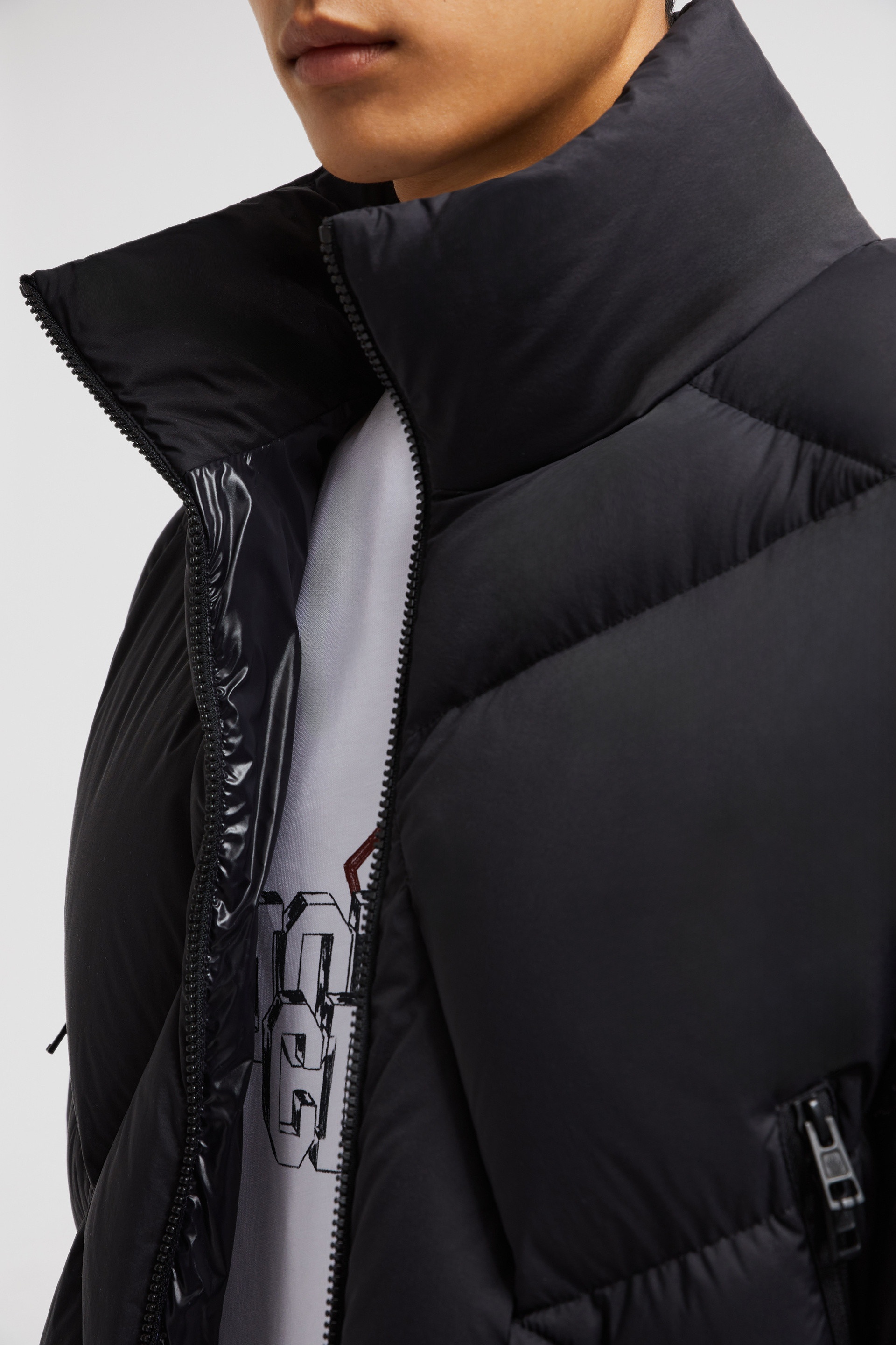 Moncler Vardar Short Down Jacket | REVERSIBLE