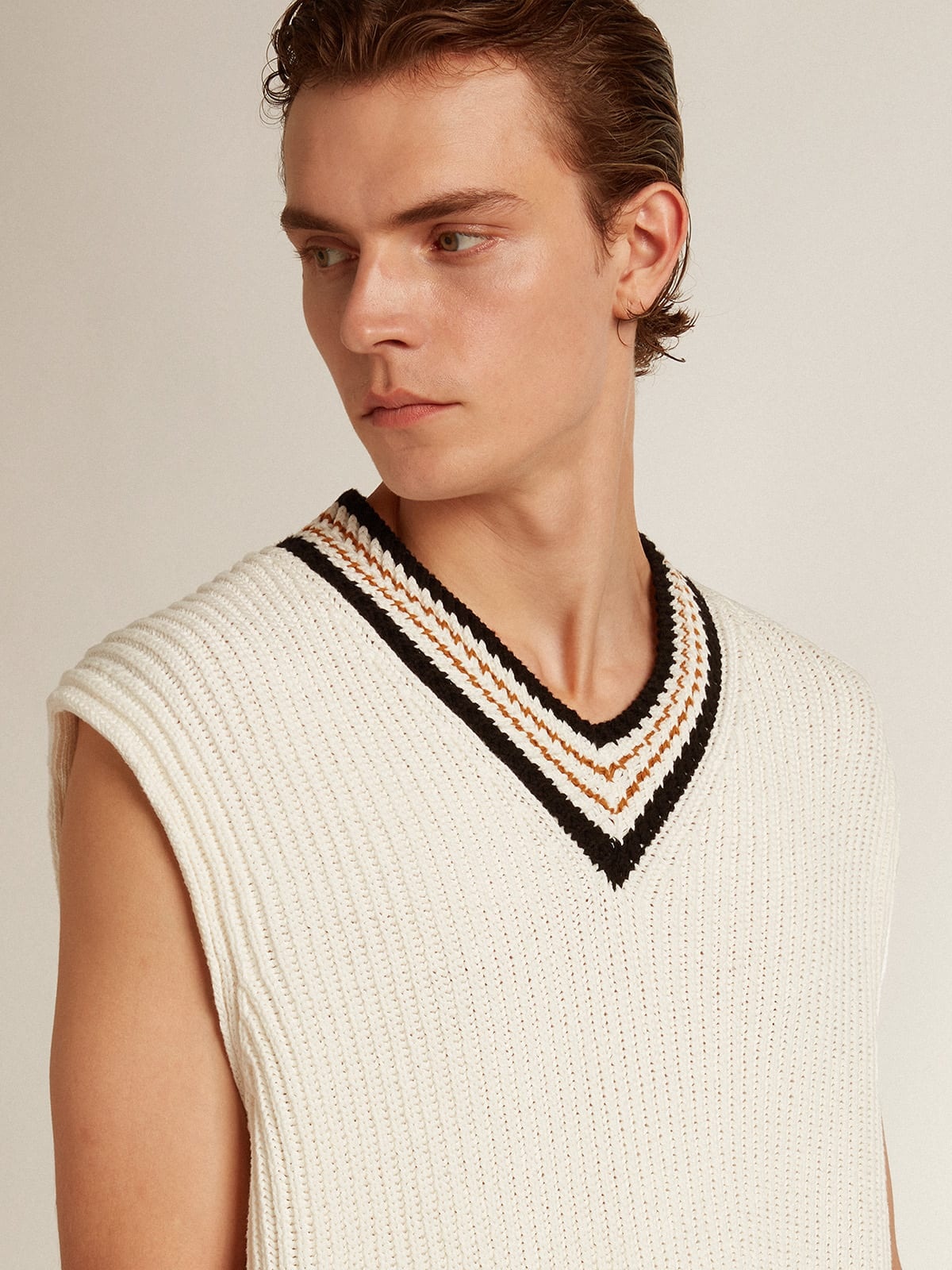 V-neck vest in papyrus-colored cotton yarn - 2