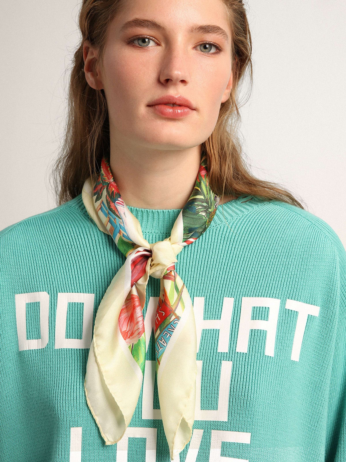 Lemonade-colored silk scarf with multicolored tropical print - 2